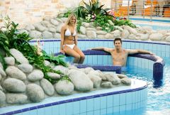 Užijte si nebo darujte tento luxusní wellness víkend přímo v Praze. Čekají na Vás wellness procedůry, neomezený vstup do největšího aquaparku a saunového světa v ČR.