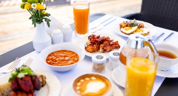 Exkluzivní snídaně na střešní terase Pytloun Sky Bar & Restaurant Prague na Václavském náměstí 