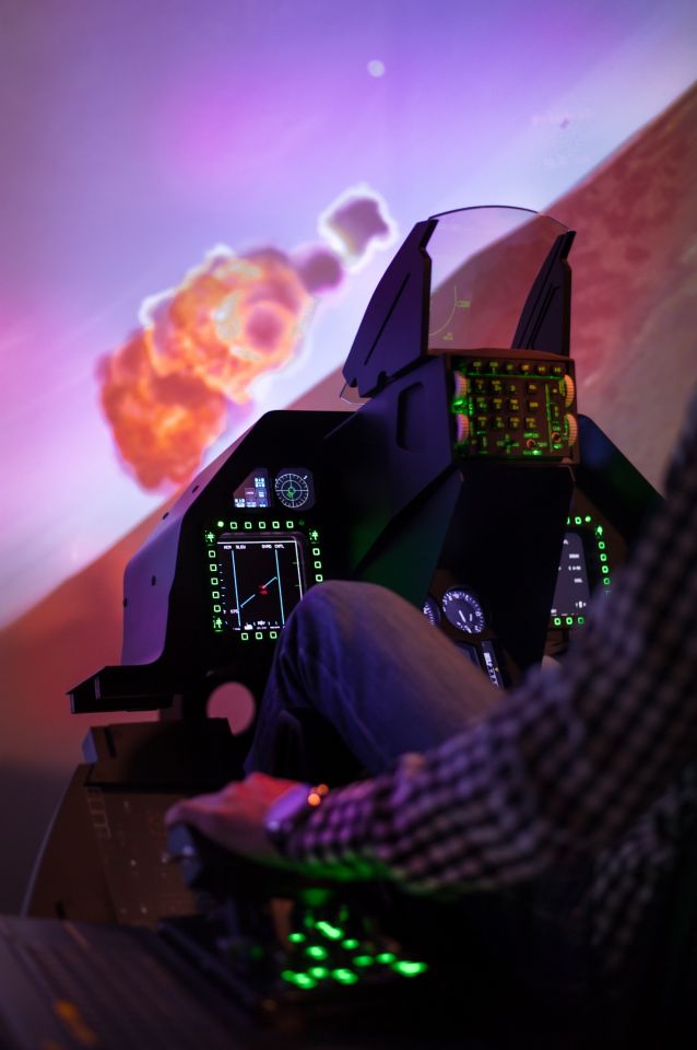 Letecký simulátor stíhačky F16 v Brně