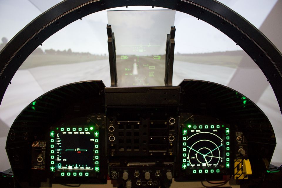 Letecký simulátor stíhačky F/A-18 Hornet v Brně