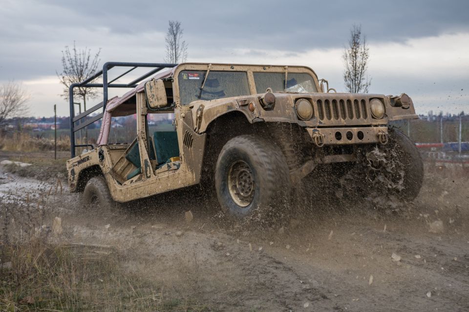 Řízení vojenského Humvee + adrenalinová jízda na korbě Humvee