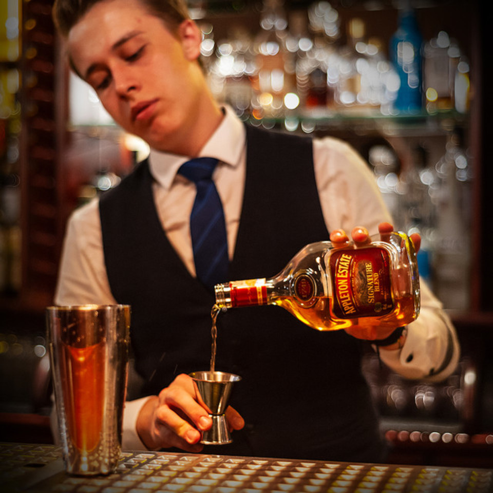 Poznejte svět rumů v luxusním baru v Praze 