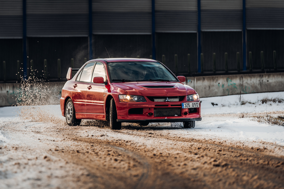 Jízda v závodním Mitsubishi Lancer EVO IX