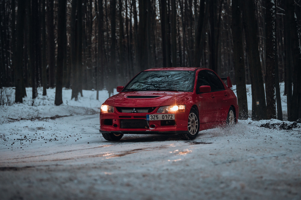 Jízda v závodním Mitsubishi Lancer EVO IX