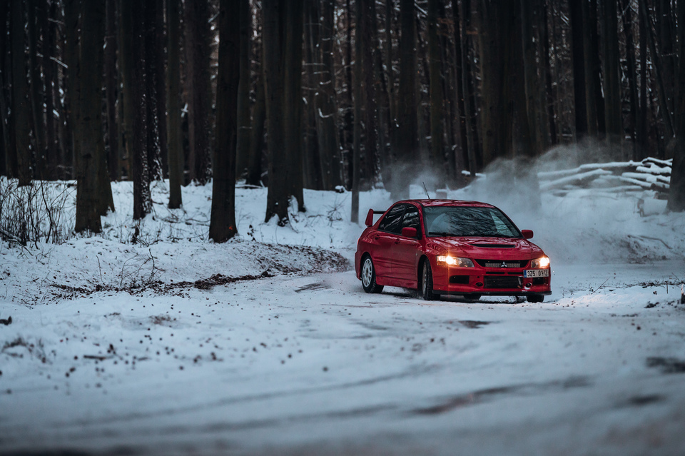 Jízda v závodním Mitsubishi Lancer EVO IX