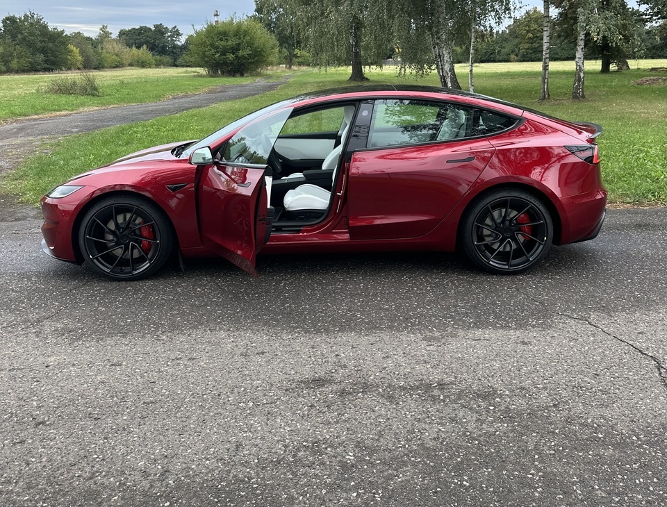 Jízda v Tesle Model 3 Performance