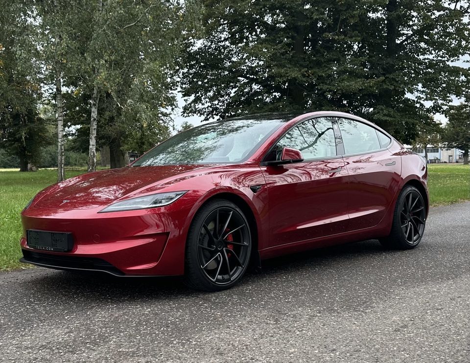 Jízda v Tesle Model 3 Performance