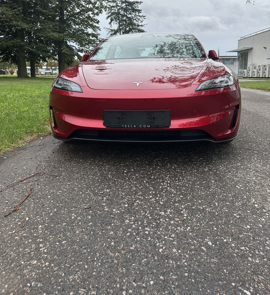 Jízda v Tesle Model 3 Performance