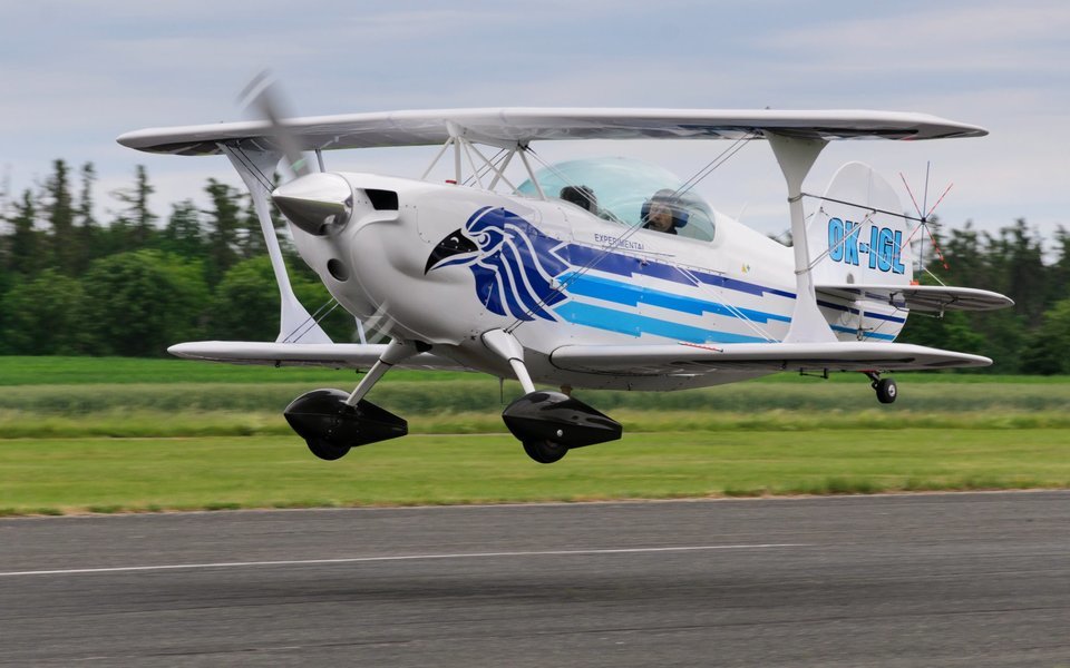 Akrobatický let Christen Eagle II