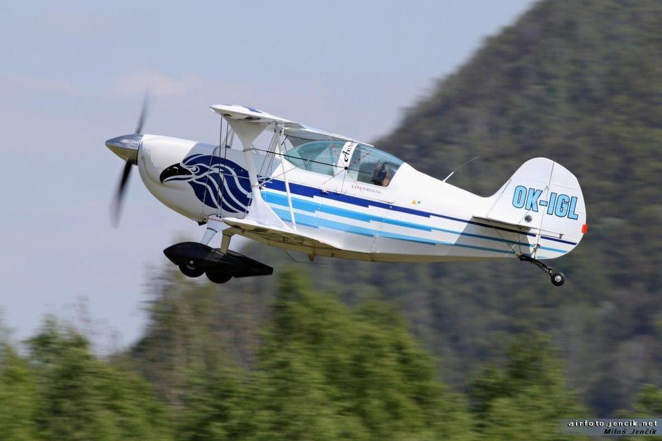Akrobatický let Christen Eagle II