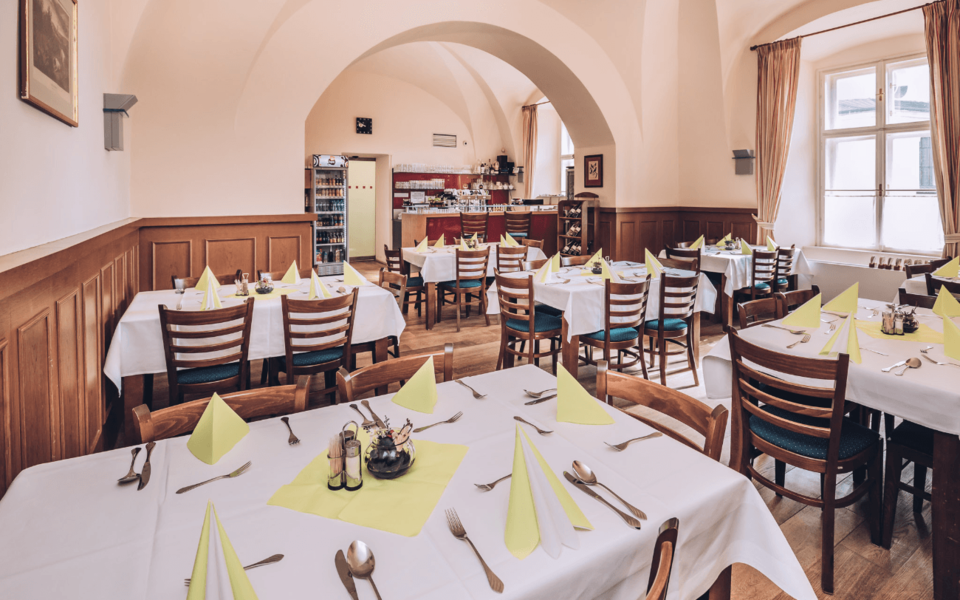 Luxusní pobyt na Zámku Křtiny s bohatou gastronomií pro dva a ochutnávkou Moravského krasu