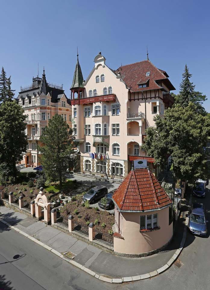 Neomezený wellness pobyt v Lázeňském hotelu Villa Smetana**** s wellness procedurami a polopenzí na 2 noci