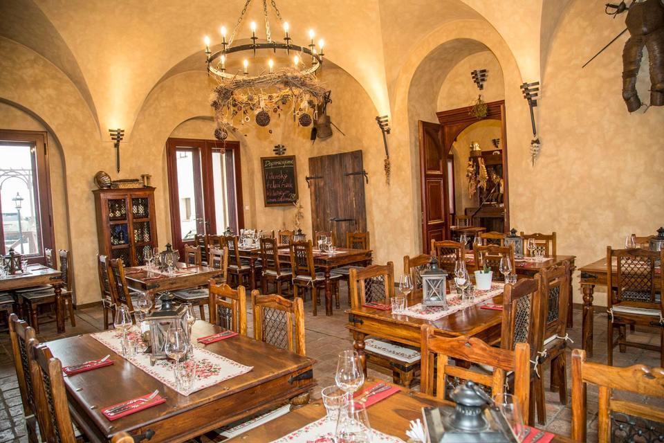 Romantická večeře pro dva ve středověké zámecké krčmě na zámku Zbiroh