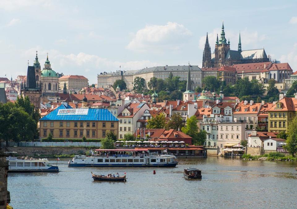 Plavba po Vltavě na 2 hodiny s vynikajícím obědem a krásnými výhledy