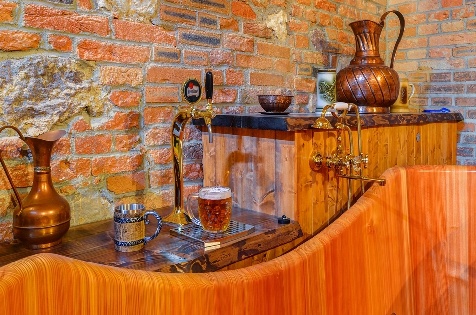 Pivní lázně Brno – omlazující balíček s pivní koupelí a parní bylinnou kádí