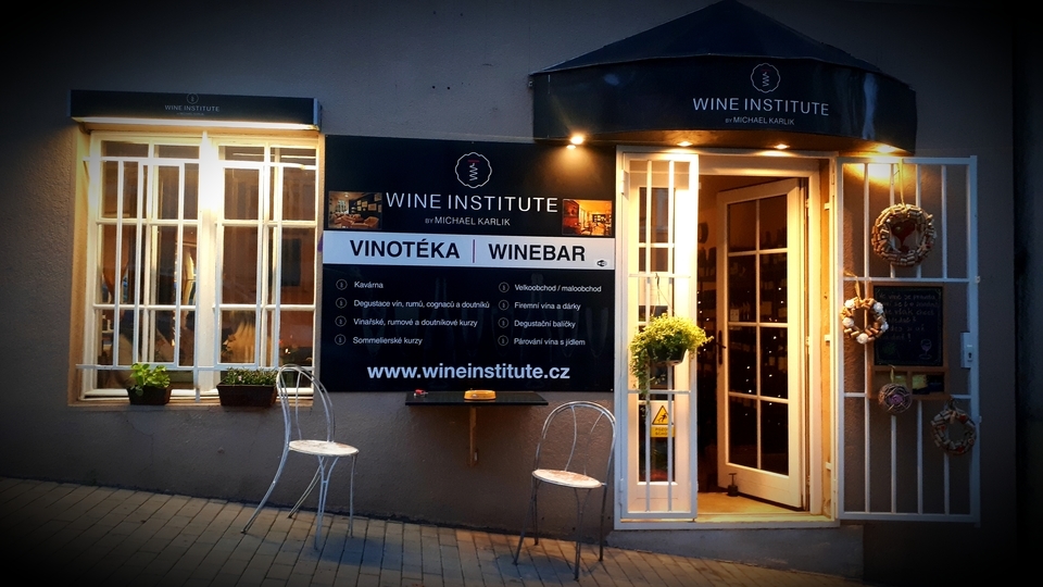 Vinařské kurzy ve vinařském institutu v Praze s degustací špičkových vín