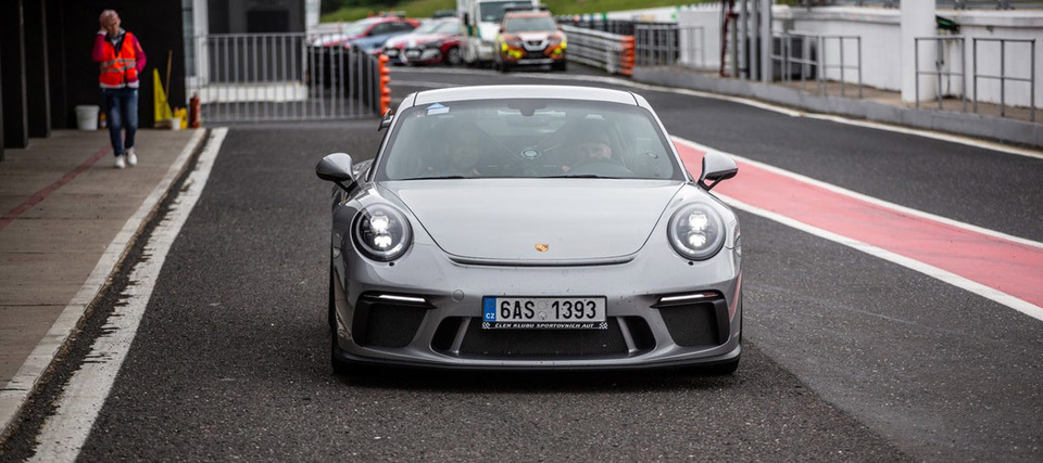 Jízda v Porsche 911 GT3 na velkém závodním okruhu Autodromu Most