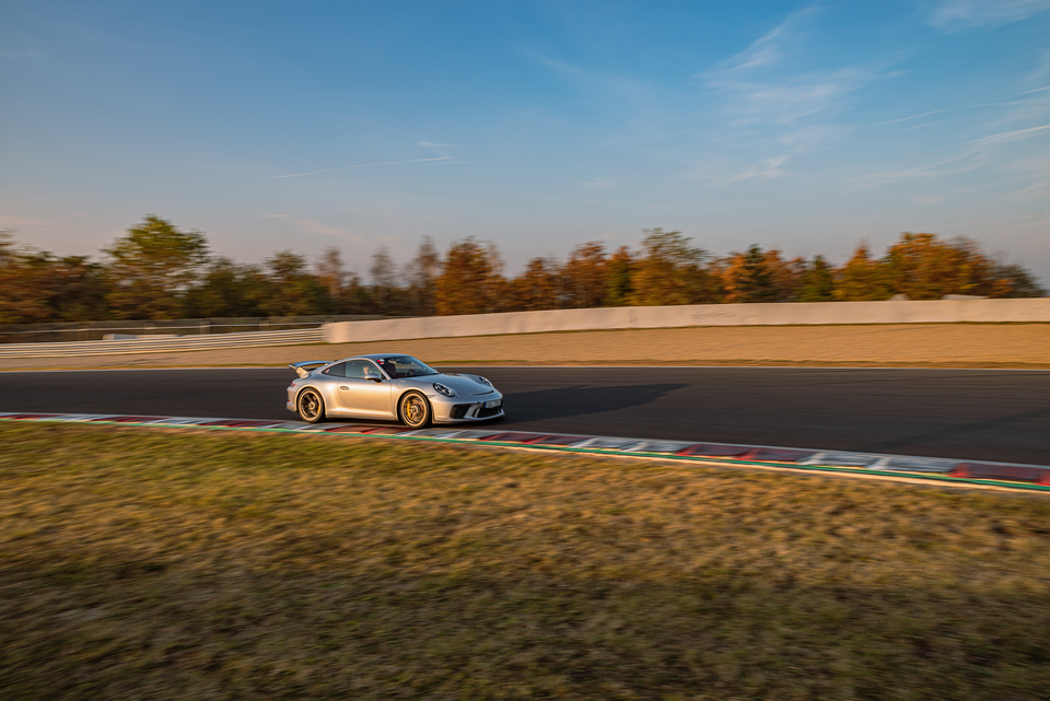 Spolujezdcem v Porsche 911 GT3 na okruhu Autodromu Sosnová