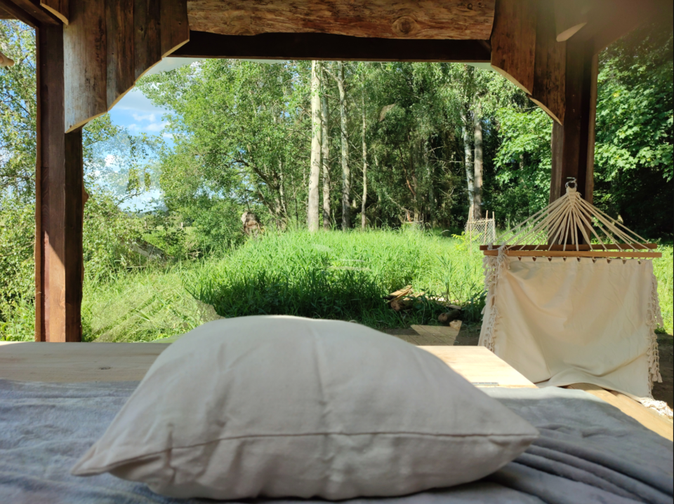Naprostý relax v přírodě s romantickým ubytováním pro dva na kraji lesa