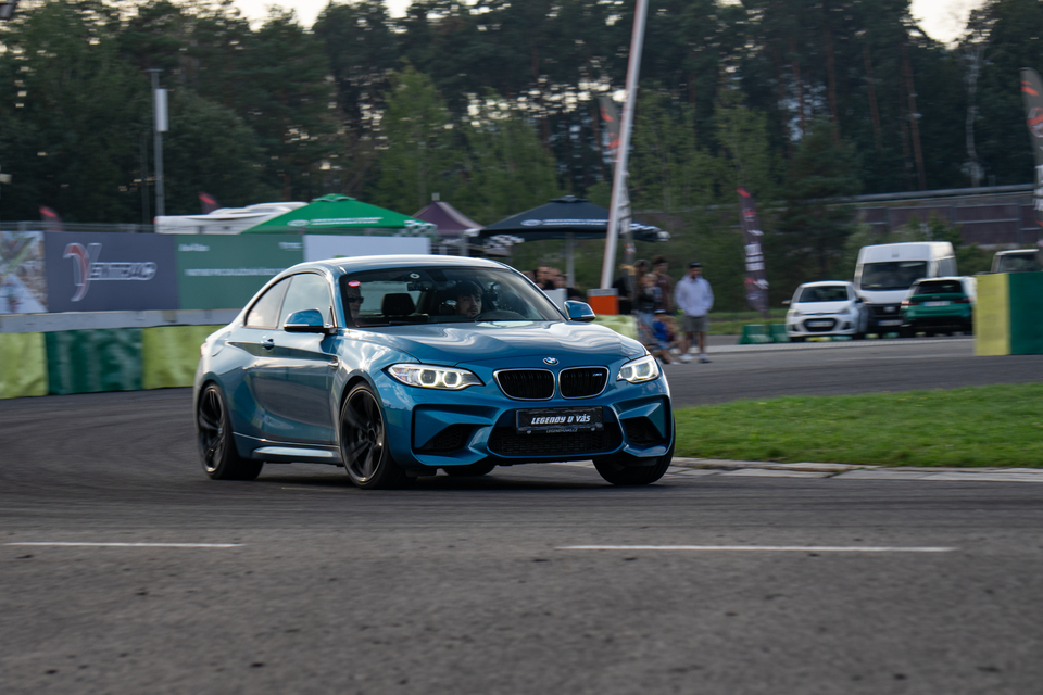 Jízda v BMW M2 F87 na velkém závodním Masarykově okruhu v Brně