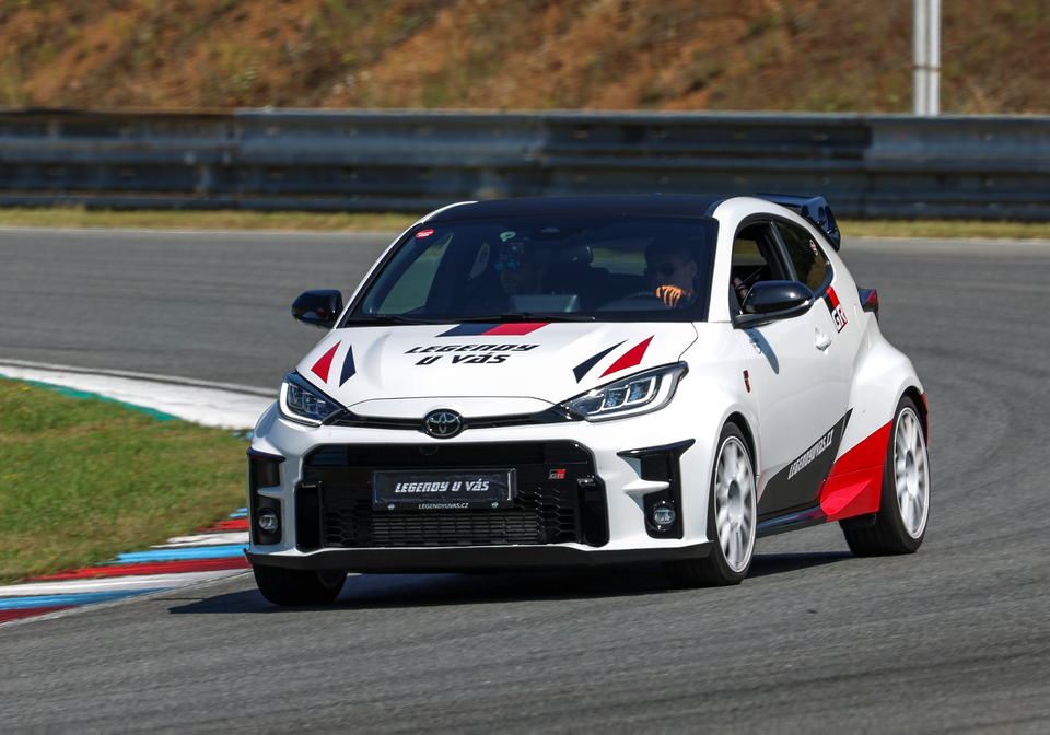 Jízda v Toyota GR Yaris na okruhu Autodromu Sosnová