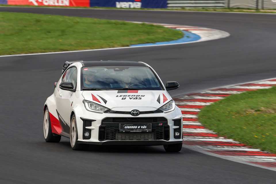 Jízda v Toyota GR Yaris na okruhu Autodromu Sosnová