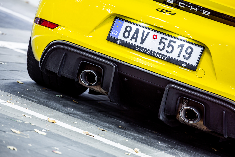 Jízda v Porsche GT4 Cayman Beroun