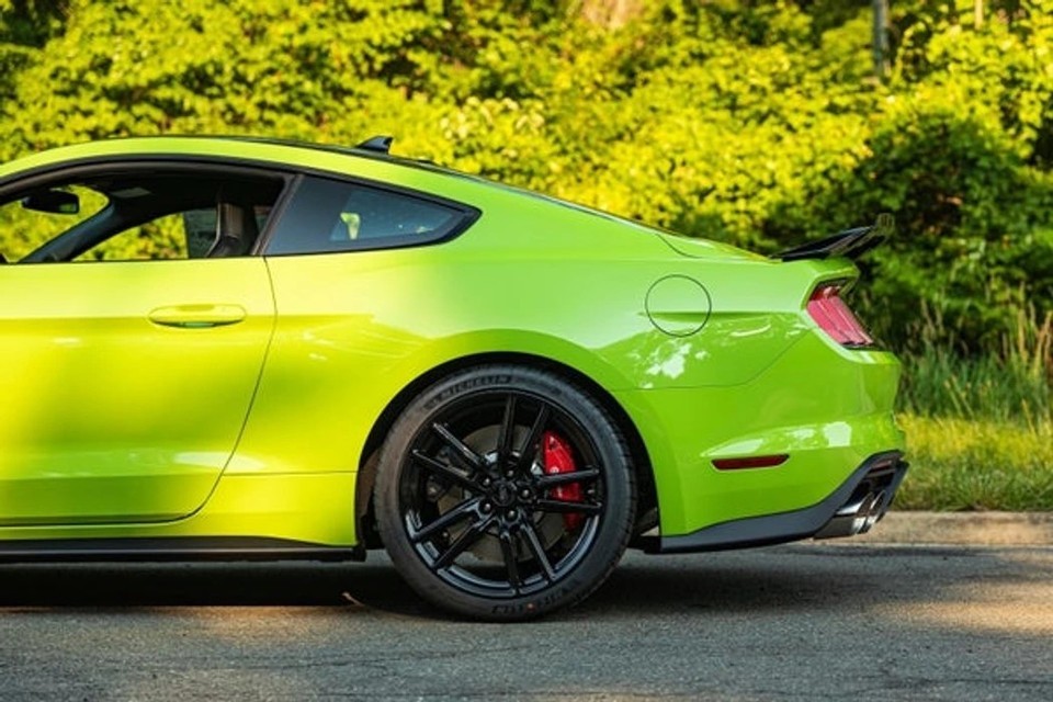Pronájem Ford Mustang GT 2015 s neomezeným nájezdem kilometrů Praha