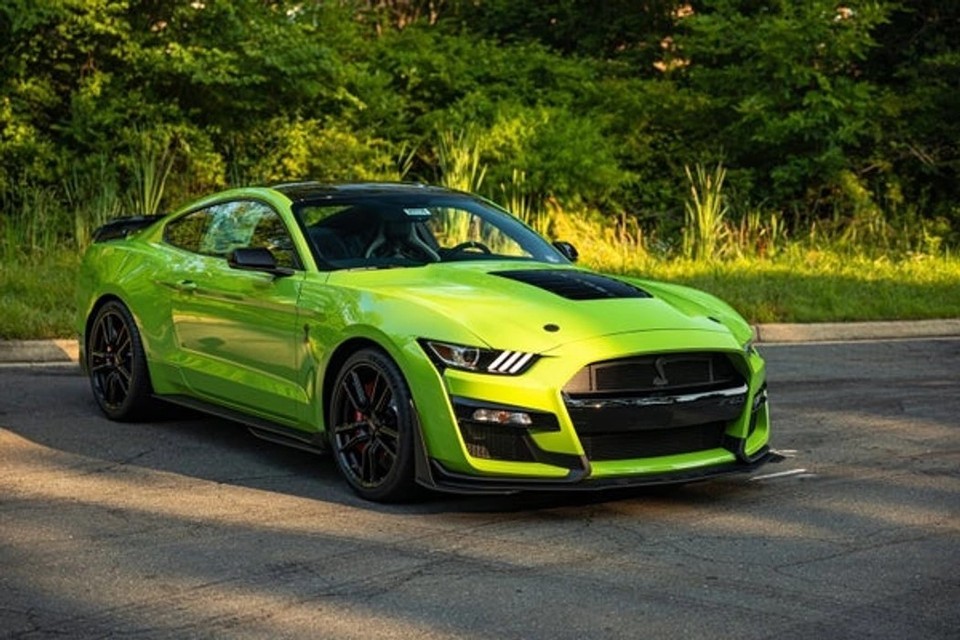 Pronájem Ford Mustang GT 2015 s neomezeným nájezdem kilometrů Praha