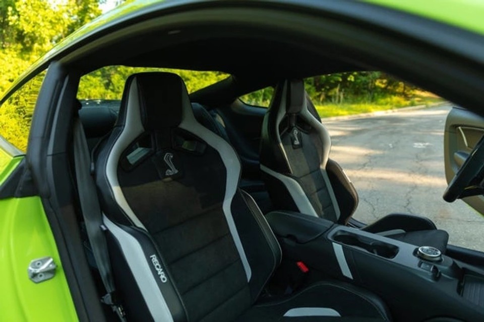 Pronájem Ford Mustang GT 2015 s neomezeným nájezdem kilometrů Praha