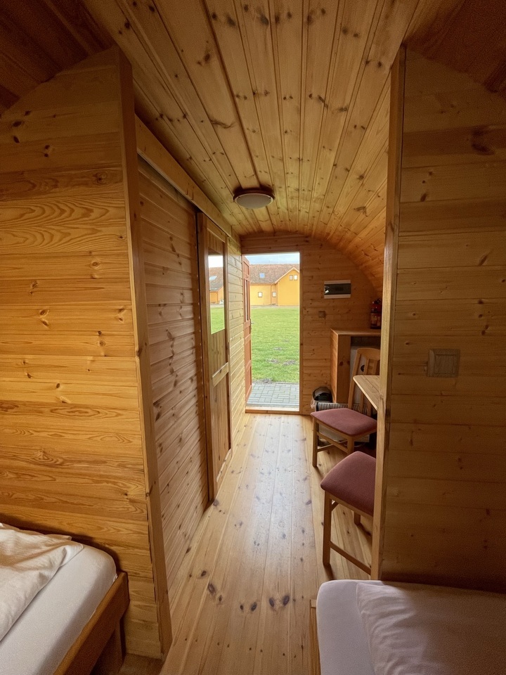 Stylové ubytování v originálním dřevěném sudu pro dva včetně snídaně