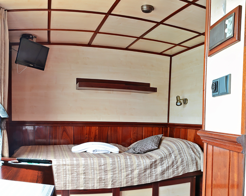 Netradiční ubytování na vlnách Labe v kajutě hotelové lodi Florentina na 2 noci