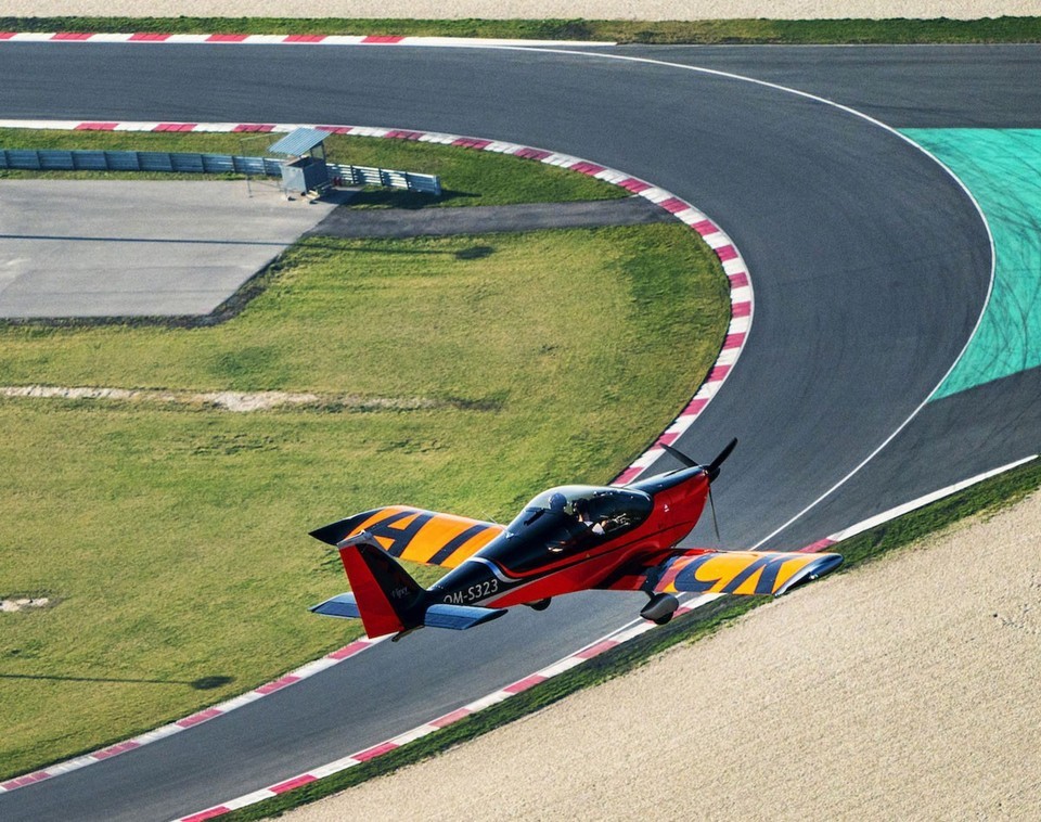 Pilotem na zkoušku v moderním sportovním letadle Attack Viper SD4 Toužim