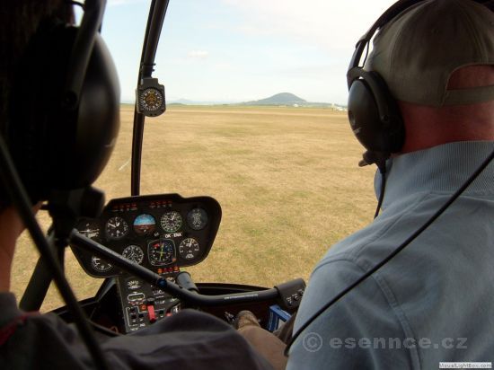 Vyhlídkový let vrtulníkem nad Říp