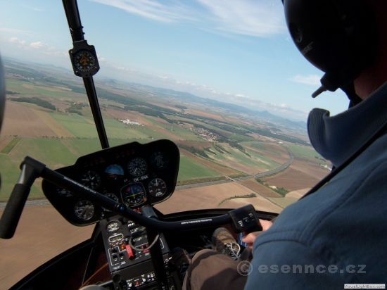 Vyhlídkový let vrtulníkem nad Říp