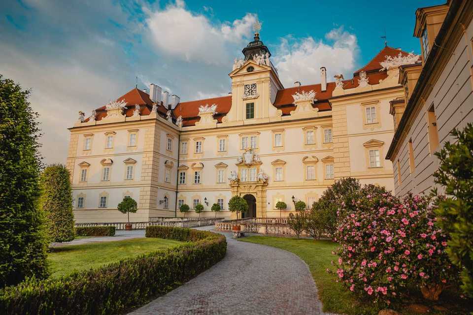 Kouzelný pobyt na zámku Valtice se snídaní a romantickou večeří pro 2 osoby na 2 noci