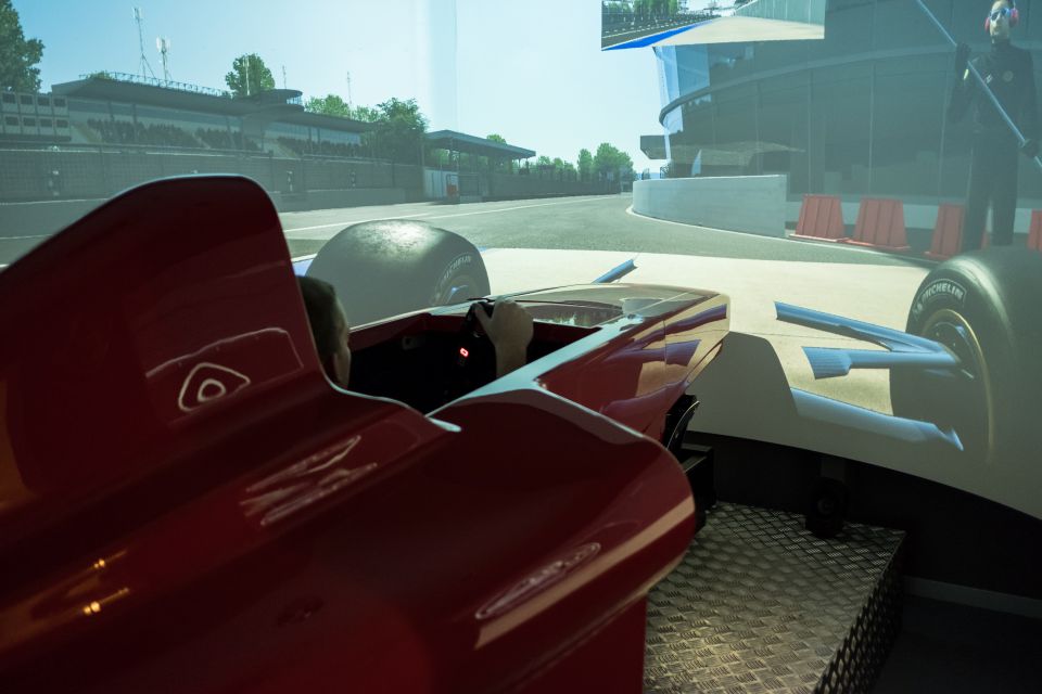Závody Formule 1 - dva simulátory