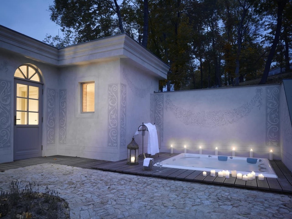 Romantická noc na úchvatném Chateau Mcely***** s polopenzí a privátním wellness pro 2 osoby