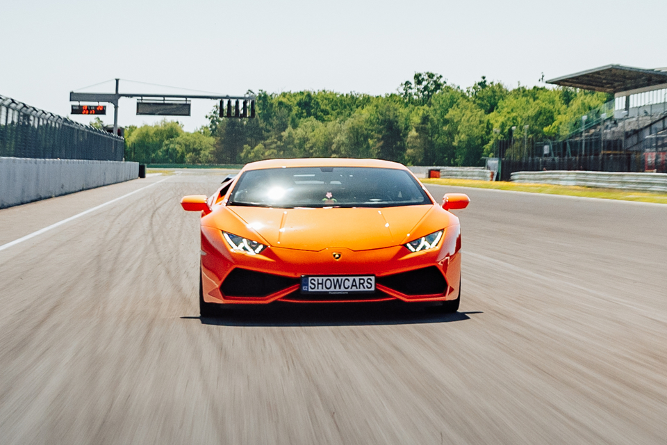 Jízda v Lamborghini na velkém závodním Masarykově okruhu v Brně