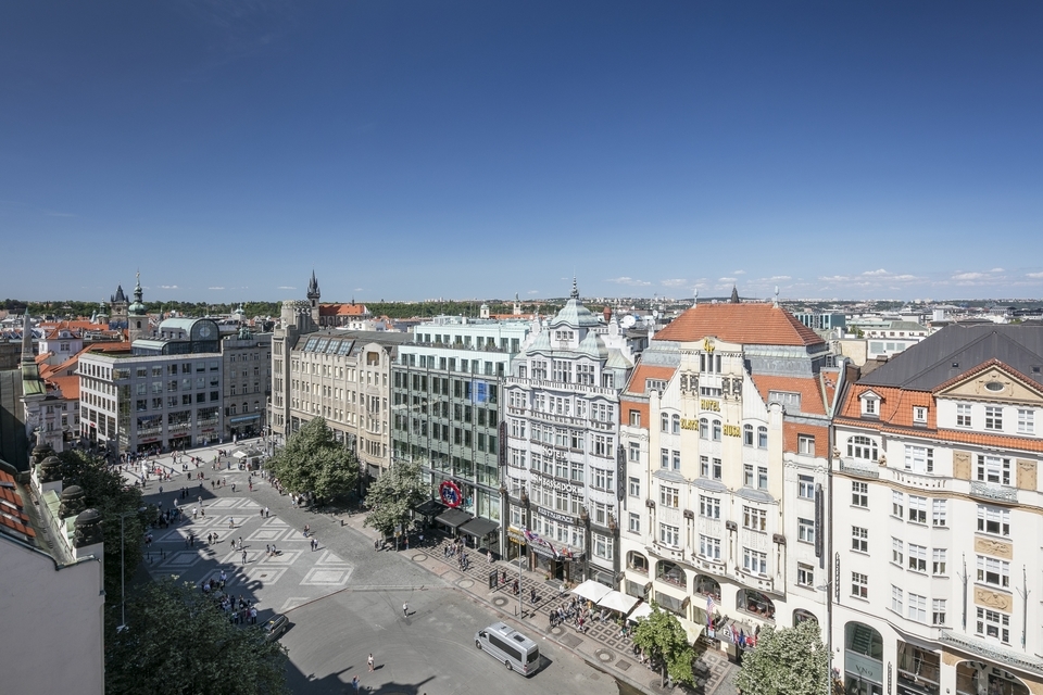 Jedinečné Aperitivo v Pytloun Sky bar & Restaurant Prague s kouzelným výhledem na Prahu