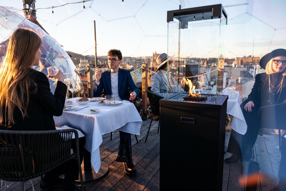 Jedinečné Aperitivo v Pytloun Sky bar & Restaurant Prague s kouzelným výhledem na Prahu