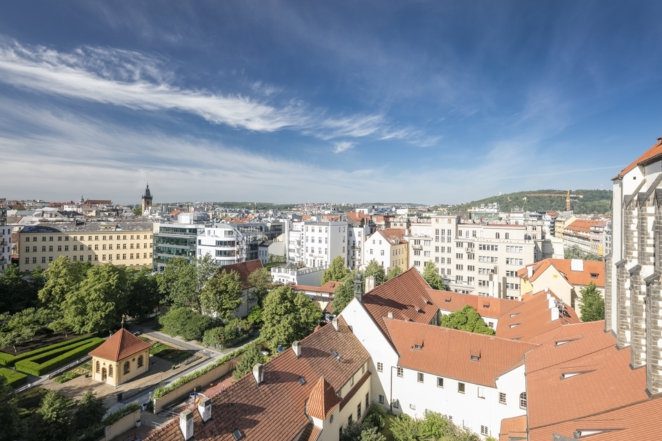 Jedinečné Aperitivo v Pytloun Sky bar & Restaurant Prague s kouzelným výhledem na Prahu