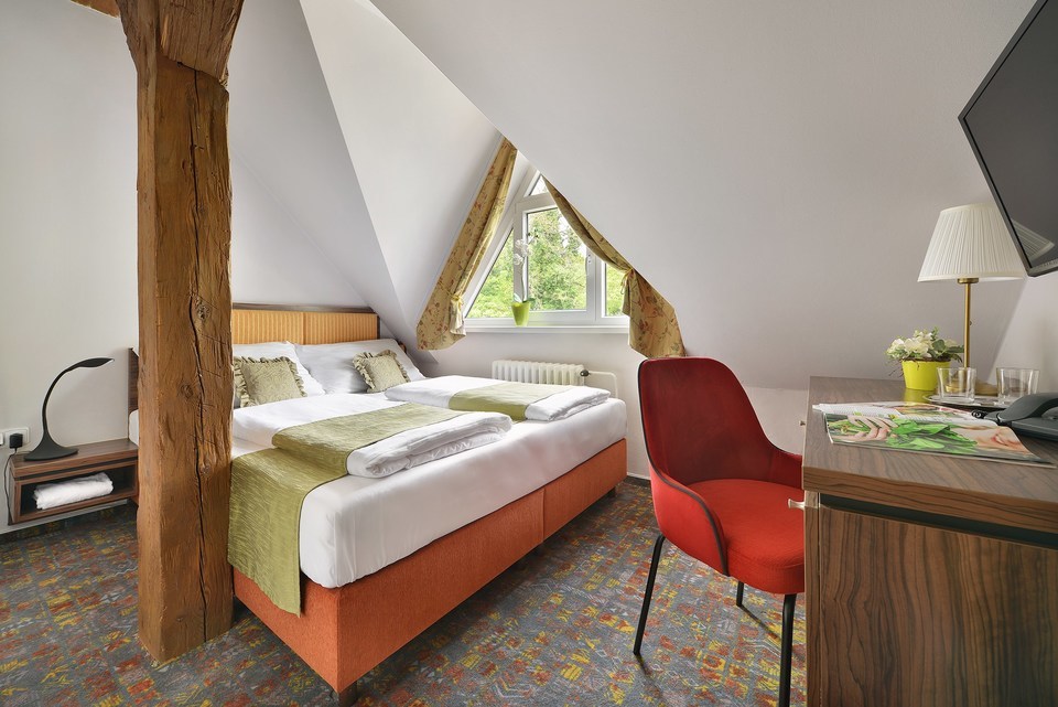 Romantika v Zámeckém hotelu Maxmilian Lifestyle Resort**** s polopenzí, wellness a unikátním labyrintáriem