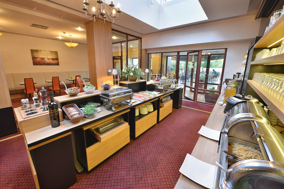 Romantika v Zámeckém hotelu Maxmilian Lifestyle Resort**** s polopenzí, wellness a unikátním labyrintáriem