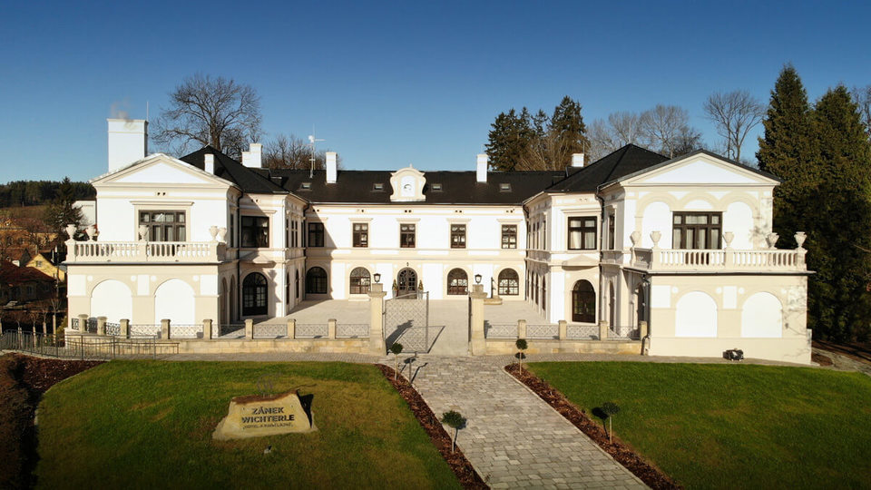 Pohodový pobyt na nádherném zámku Wichterle v podhůří Bílých Karpat pro 2 osoby na 2 noci