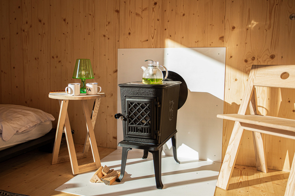 Netradiční pobyt v tiny house s privátní saunou a lahví prosecca uprostřed přírody pro dva