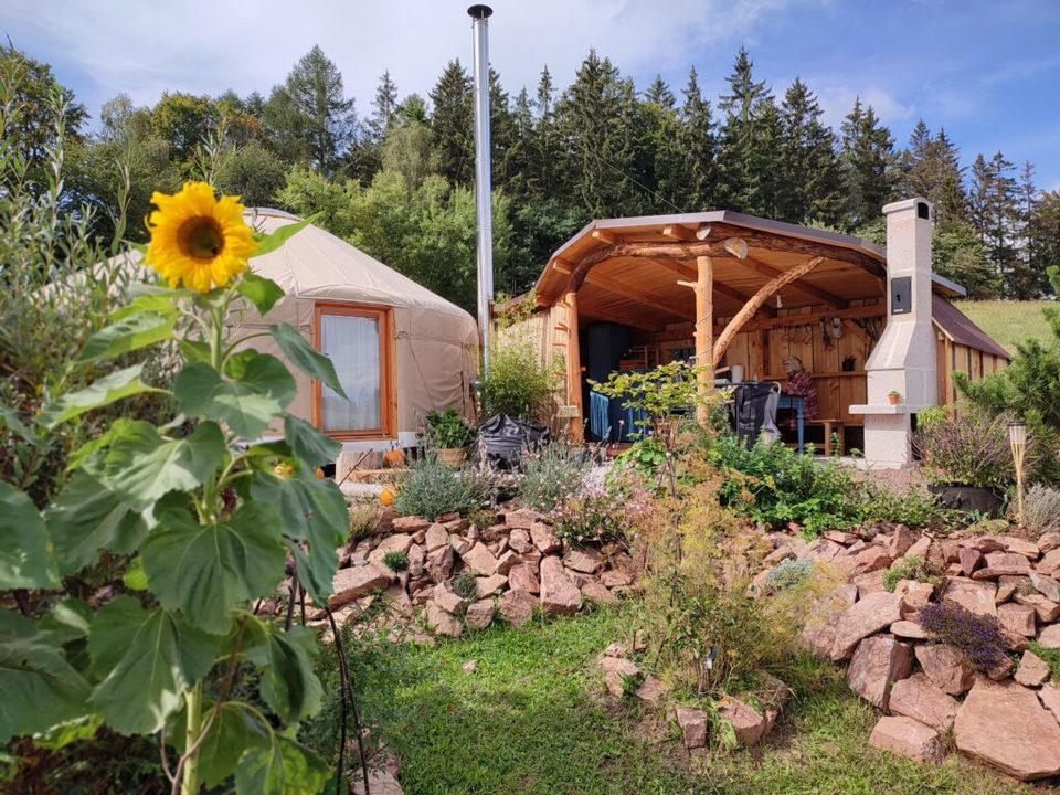 Úžasný glamping v jurtě na samotě uprostřed nádherné podkrkonošské přírody pro 2 osoby