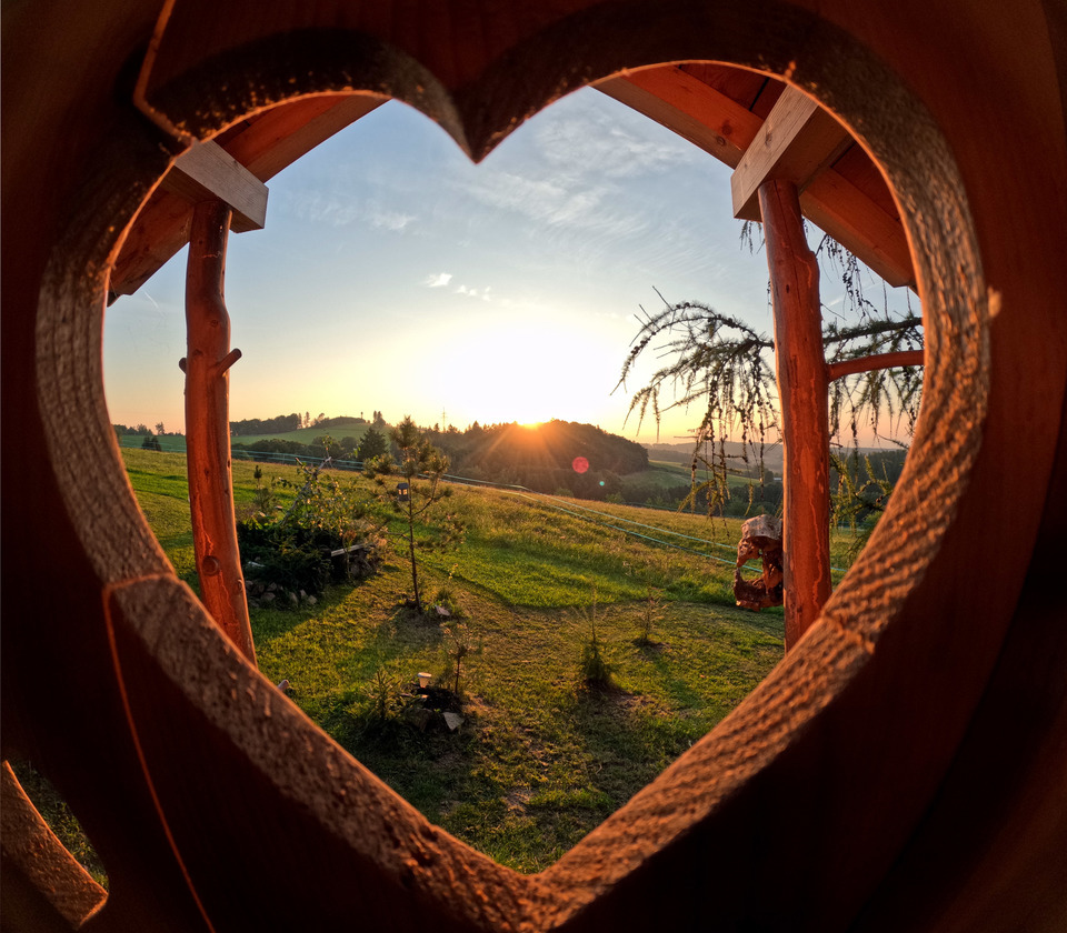 Úžasný glamping v jurtě na samotě uprostřed nádherné podkrkonošské přírody pro 2 osoby