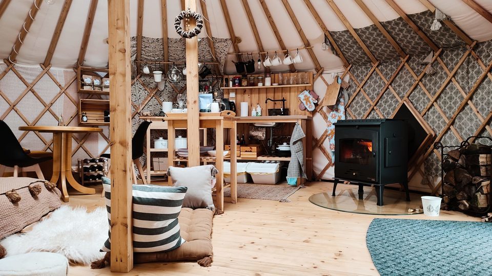 Úžasný glamping v jurtě na samotě uprostřed nádherné podkrkonošské přírody pro 2 osoby