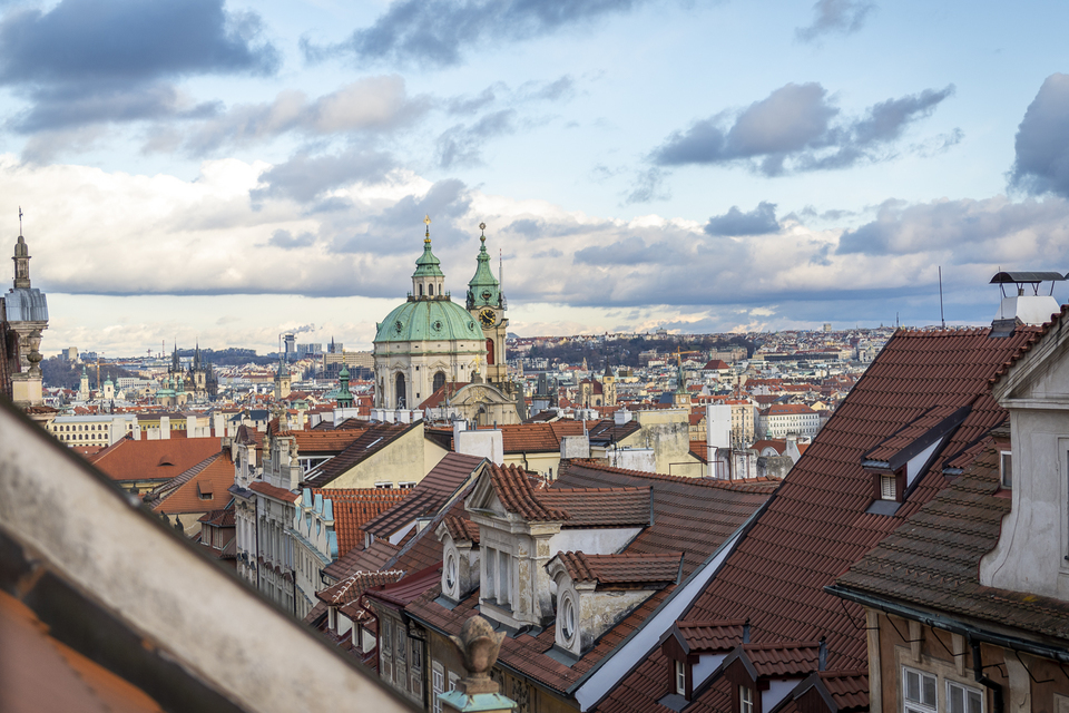 Senzační pobyt se snídaní přímo pod Pražským hradem - pohled z okna
